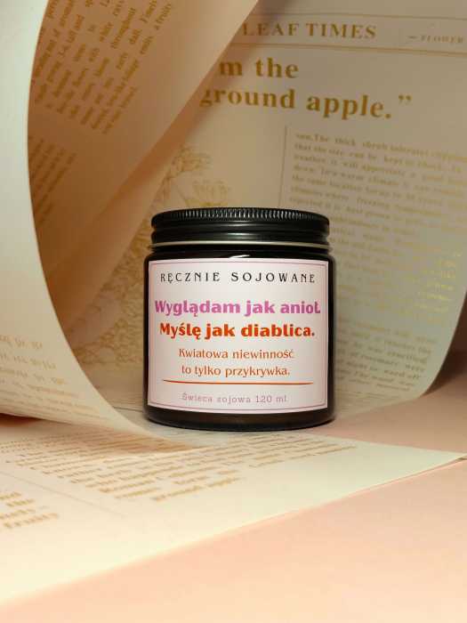 Świeca sojowa Wyglądam jak anioł myślę jak diablica 120ml – Śliwka.jpg
