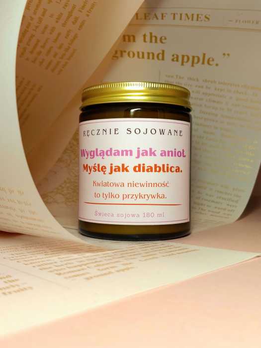 Świeca sojowa Wyglądam jak anioł myślę jak diablica 180ml – Śliwka.jpg