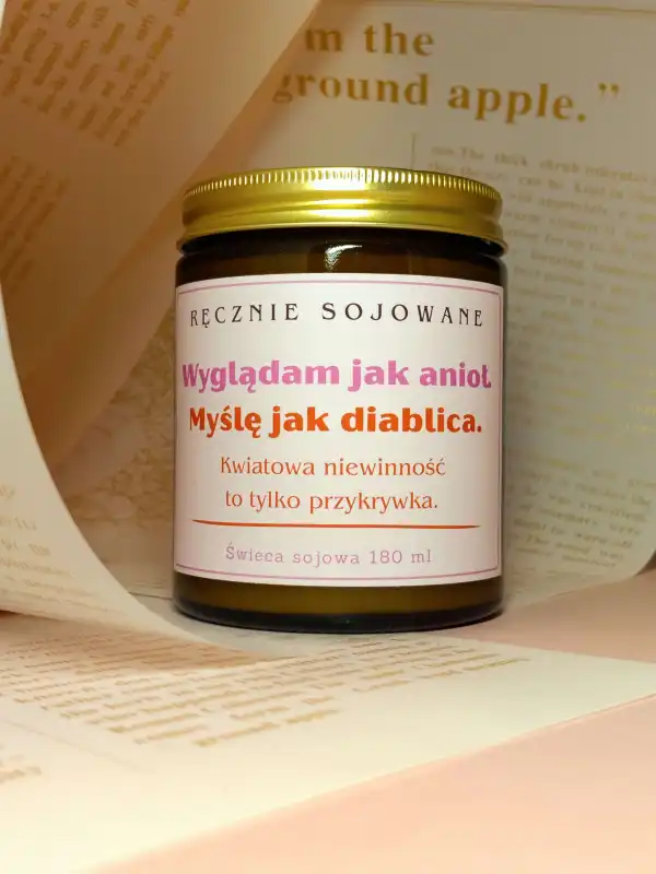 Świeca sojowa Wyglądam jak anioł myślę jak diablica 180ml – Śliwka d.jpg