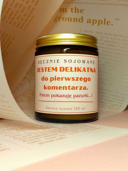 Świeca sojowa Jestem delikatna do pierwszego komentarza 180ml – Śliwka d.jpg