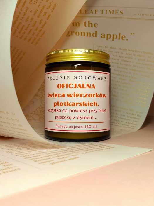 Świeca sojowa Oficjalna świeca wieczorków plotkarskich 180ml – Zielone Jabłuszko .jpg
