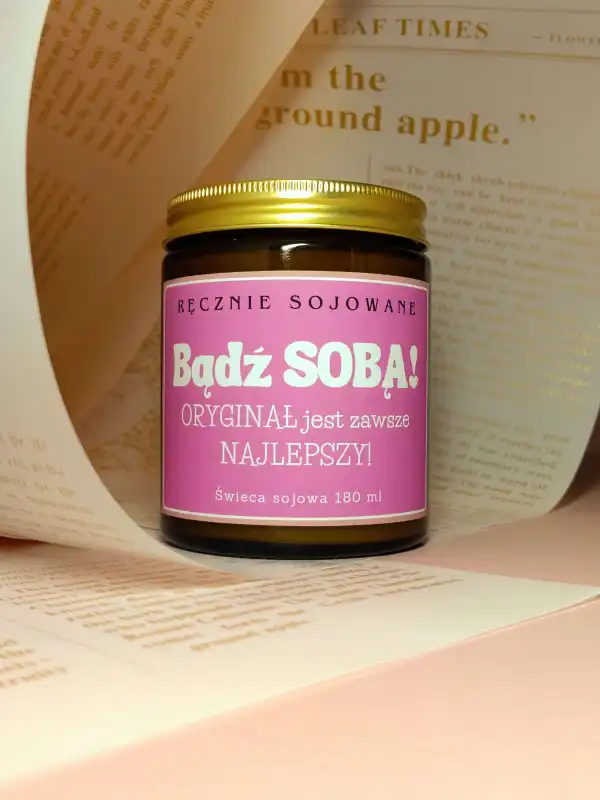 Świeca sojowa Bądź sobą 180ml – Tajemniczy Ogród reczniesojowane.pl.jpg