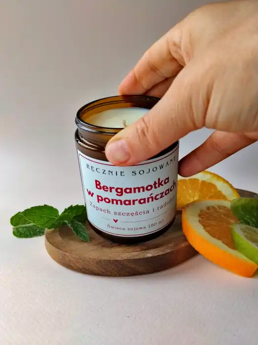 Świeca sojowa zapachowa Bergamotka w pomarańczach 180ml-2.webp