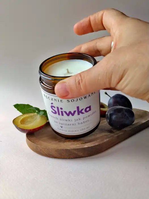Świeca sojowa Śliwka 180ml.2.webp